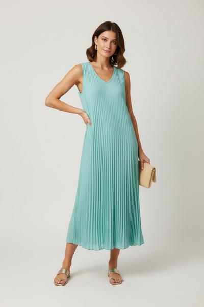 Long Sleeveless Pleat Dress