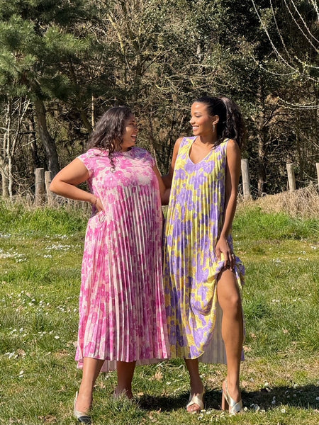 Long Sleeveless Print Pleat Dress