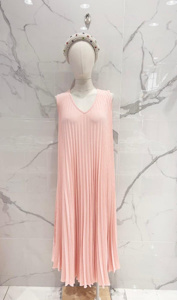 Long Sleeveless Pleat Dress