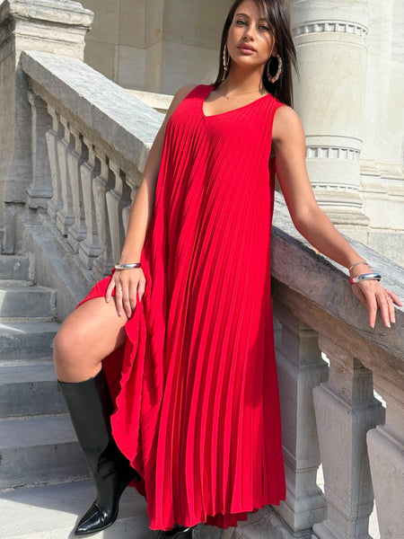 Long Sleeveless Pleat Dress