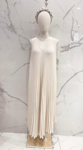 Long Sleeveless Pleat Dress